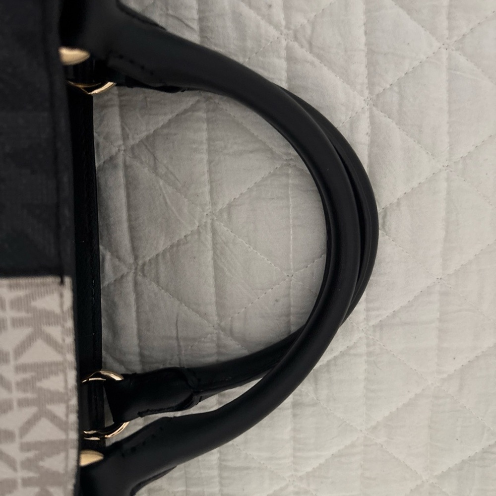 Michael Kors Reed TwoTone Large Bag Purse Black White(Vanilla) Gold Trim RARE - Picture 5 of 16